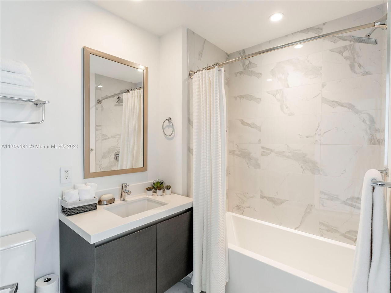 Real estate property located at 851 1st Ave #1212, Miami-dade, Paramount Miami Worldcent, Miami, FL