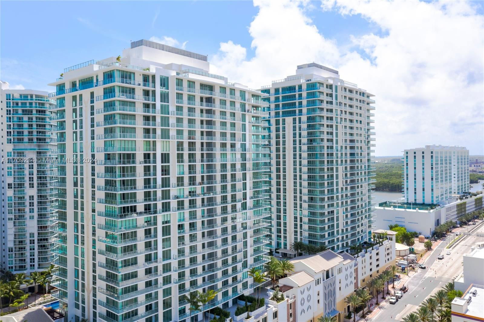 Real estate property located at 300 Sunny Isles Blvd #4-1407, Miami-Dade, PARQUE TOWERS CONDO, Sunny Isles Beach, FL