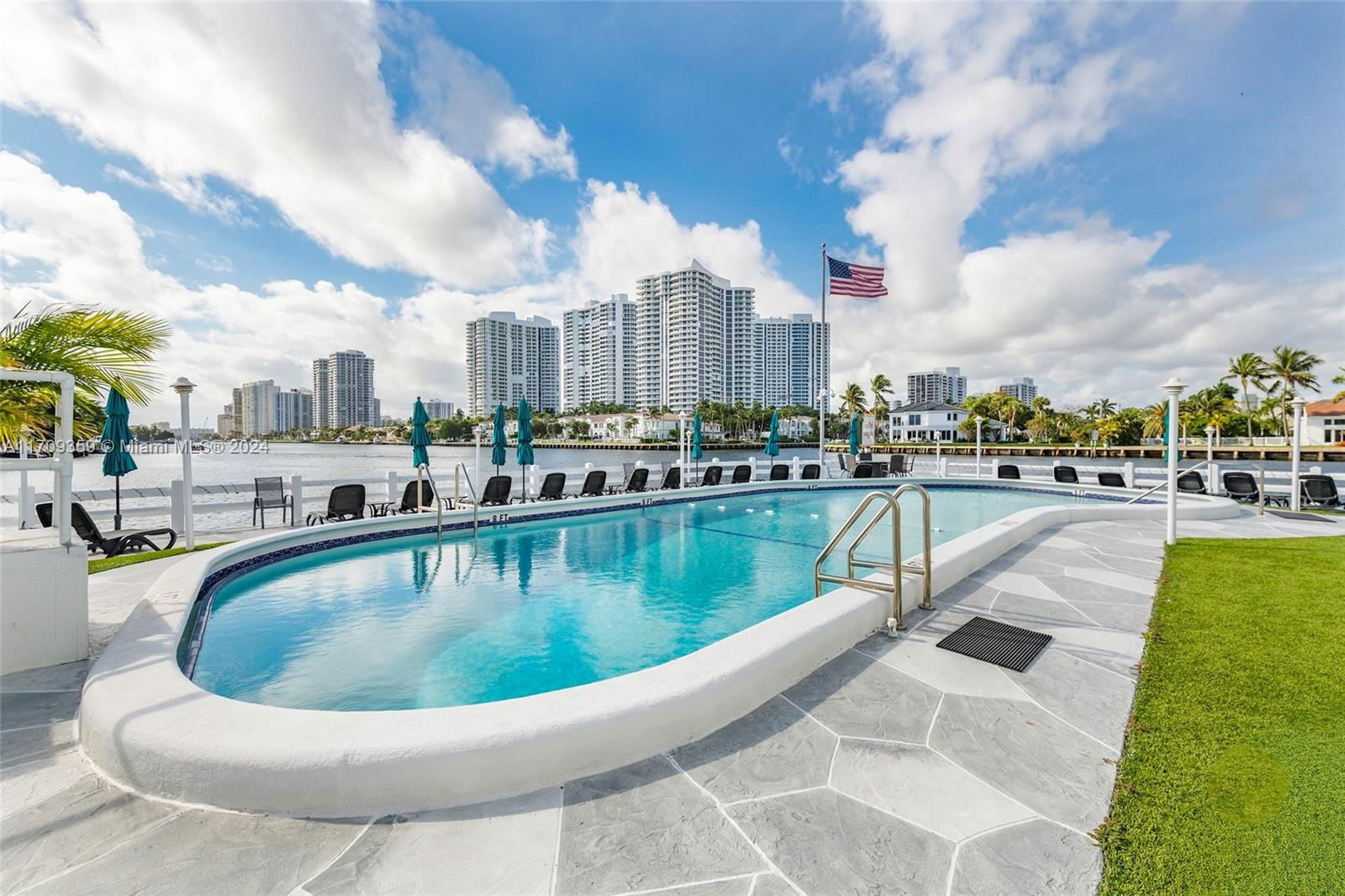 Real estate property located at 3209 Ocean Dr #3M, Broward, GOLDEN BAY TOWERS CO-OP, Hallandale Beach, FL