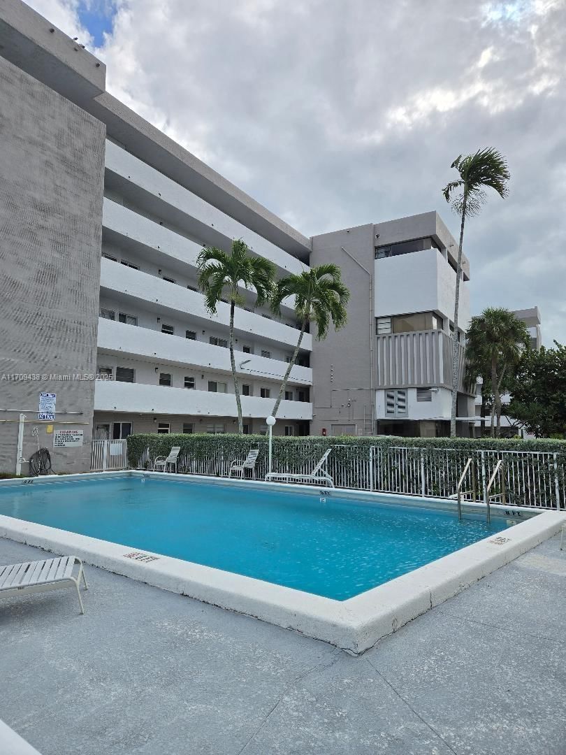 Real estate property located at 4000 169th St #401, Miami-dade, Eden Point South Condo, North Miami Beach, FL