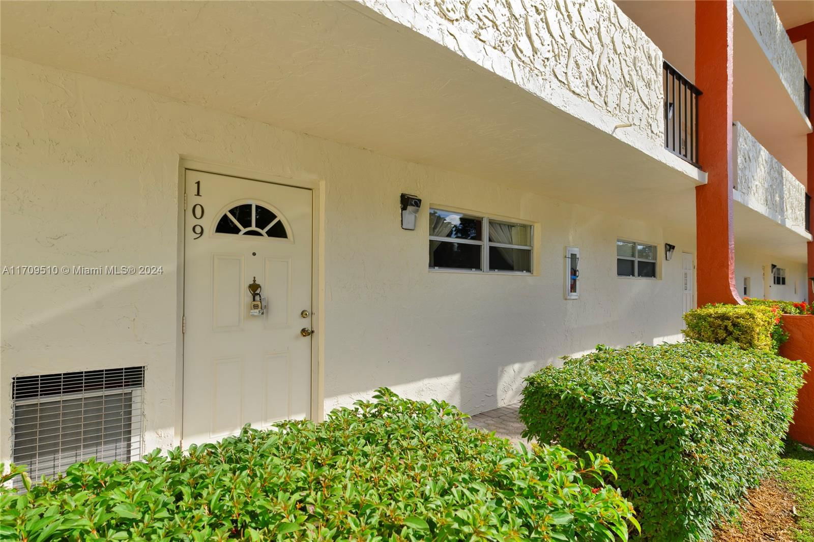 Real estate property located at 9800 Hollybrook Lake Dr #109, Broward, HOLLYBROOK GOLF AND TENNIS, Pembroke Pines, FL