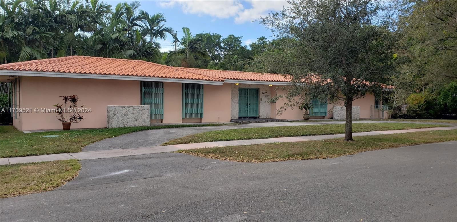 Real estate property located at 1240 La Mancha Ave, Miami-Dade, CORAL GABLES GRANADA SEC, Coral Gables, FL