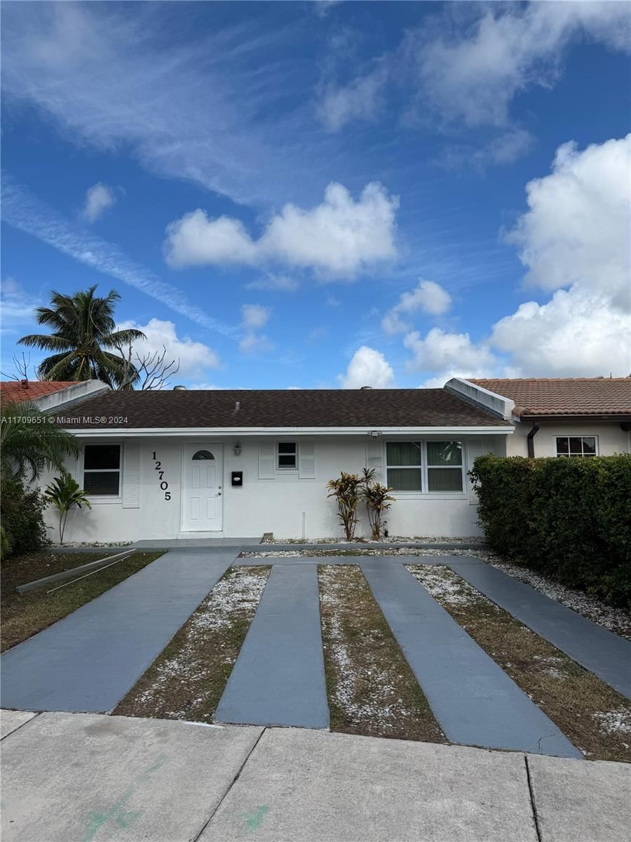 Real estate property located at 12705 54th St, Miami-Dade, ROYALE GREEN TOWNHOUSE SE, Miami, FL