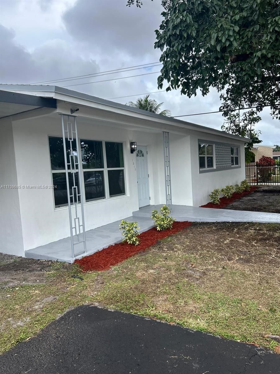 Real estate property located at 1215 189th Ter, Miami-Dade, NORWOOD 5TH ADDN SEC 2, Miami Gardens, FL