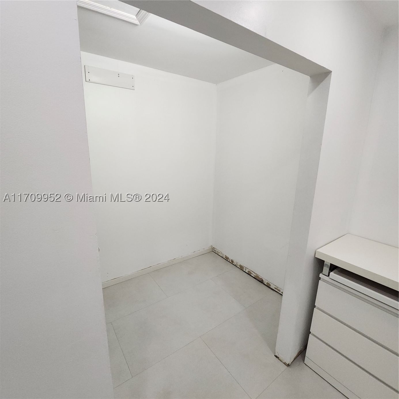 Real estate property located at 10865 7th St #24-21, Miami-dade, Terranova 9 Condo, Miami, FL