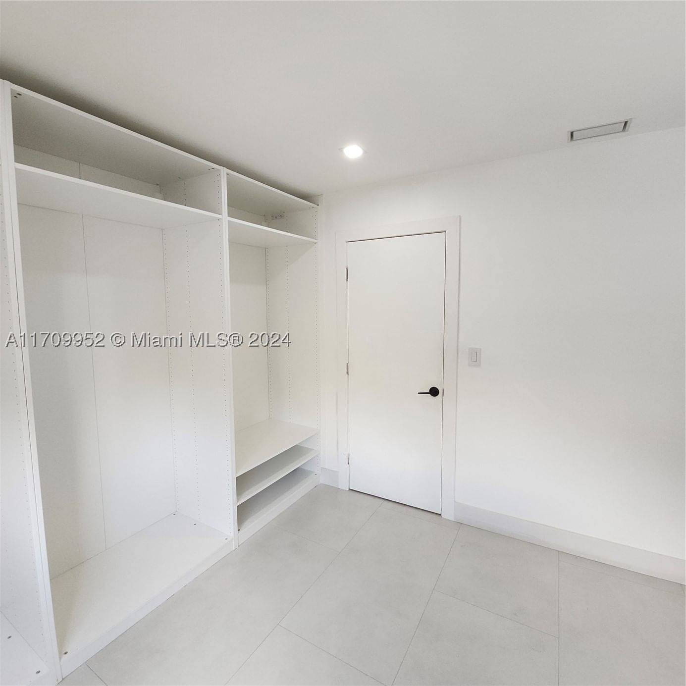 Real estate property located at 10865 7th St #24-21, Miami-dade, Terranova 9 Condo, Miami, FL