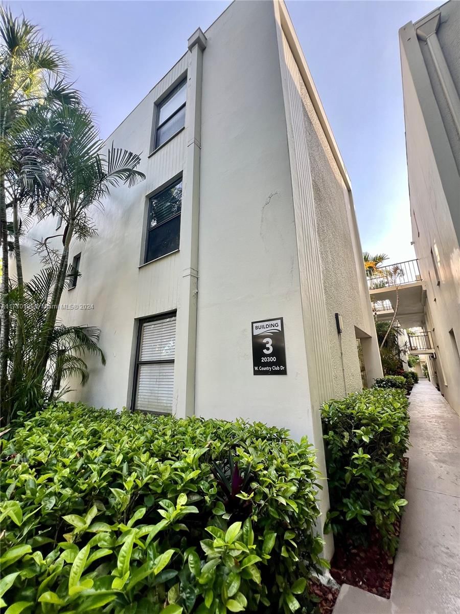 Real estate property located at 20300 Country Club Dr #106-3, Miami-Dade, VILLA DORADA CONDO, Aventura, FL