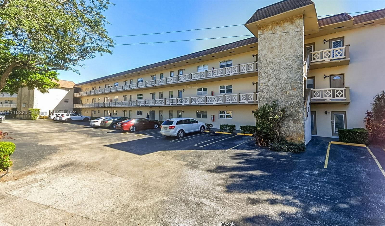Real estate property located at 3400 48th Ave #508, Broward, Umbra Gardens Condo, Lauderdale Lakes, FL