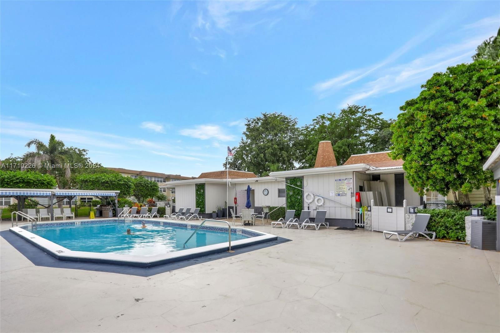 Real estate property located at 3400 48th Ave #508, Broward, Umbra Gardens Condo, Lauderdale Lakes, FL