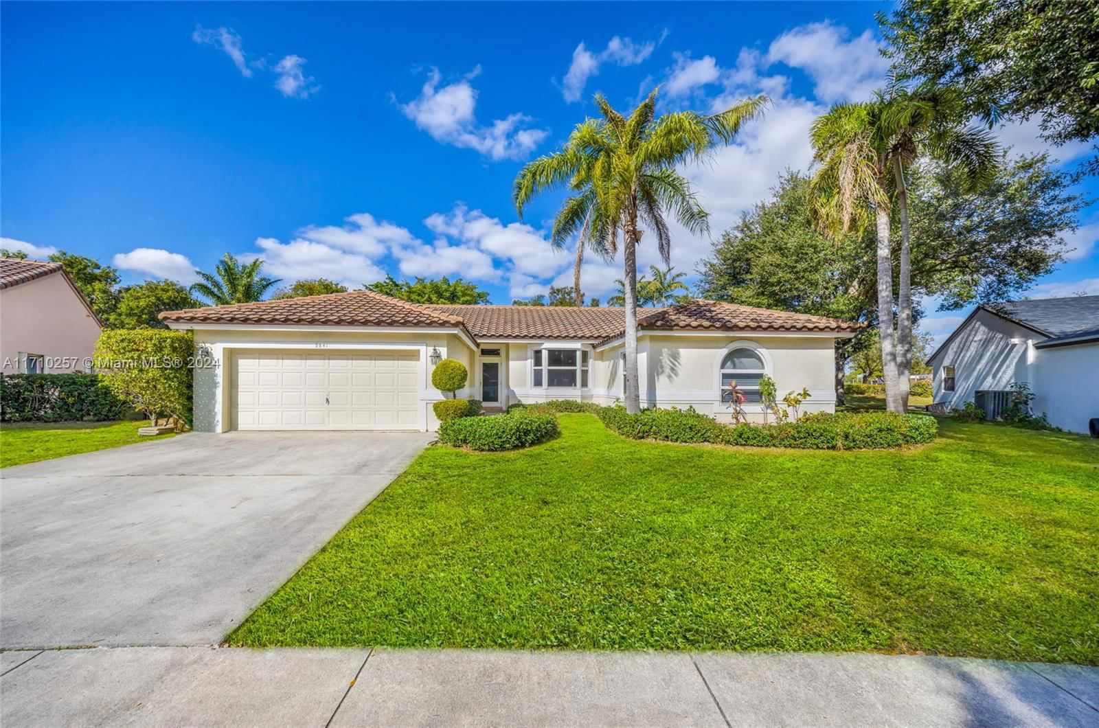 Real estate property located at 9841 14th St, Broward, CALUSA RIDGE, Davie, FL