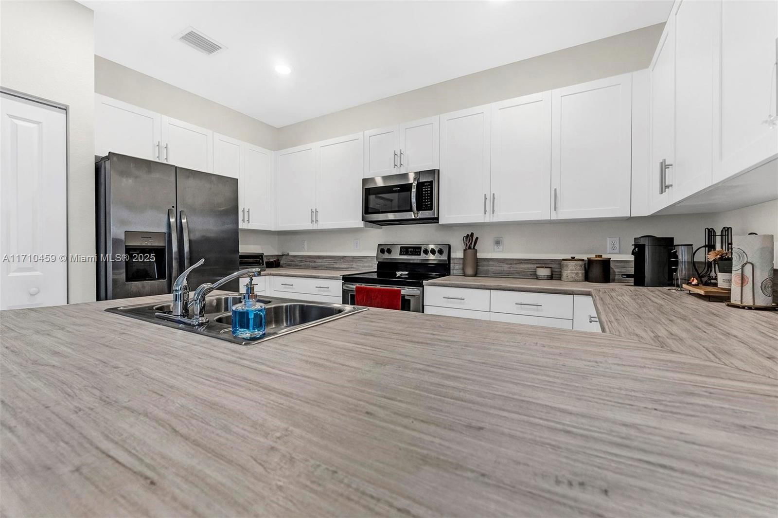 Real estate property located at 10017 228th Ter, Miami-dade, Enclave South Phase 2, Miami, FL