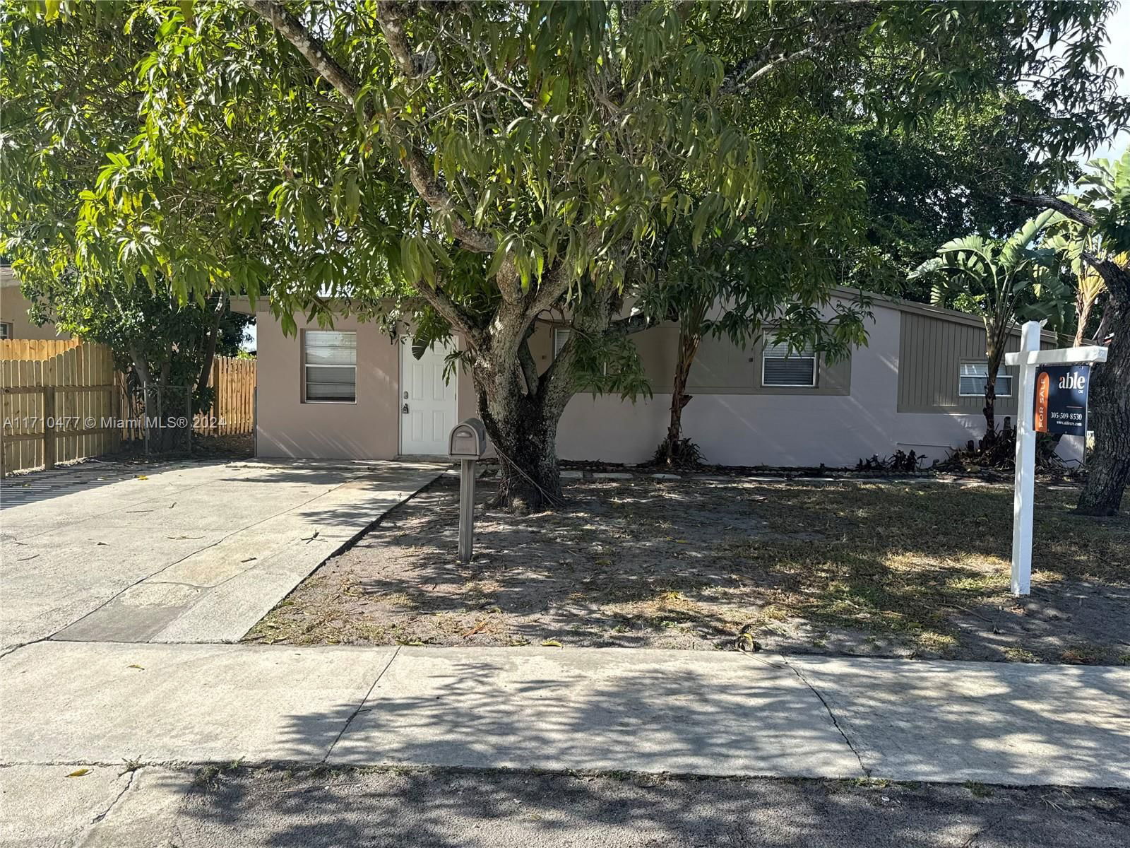 Real estate property located at 1610 70th Way, Broward, BOULEVARD HEIGHTS SEC 4, Hollywood, FL