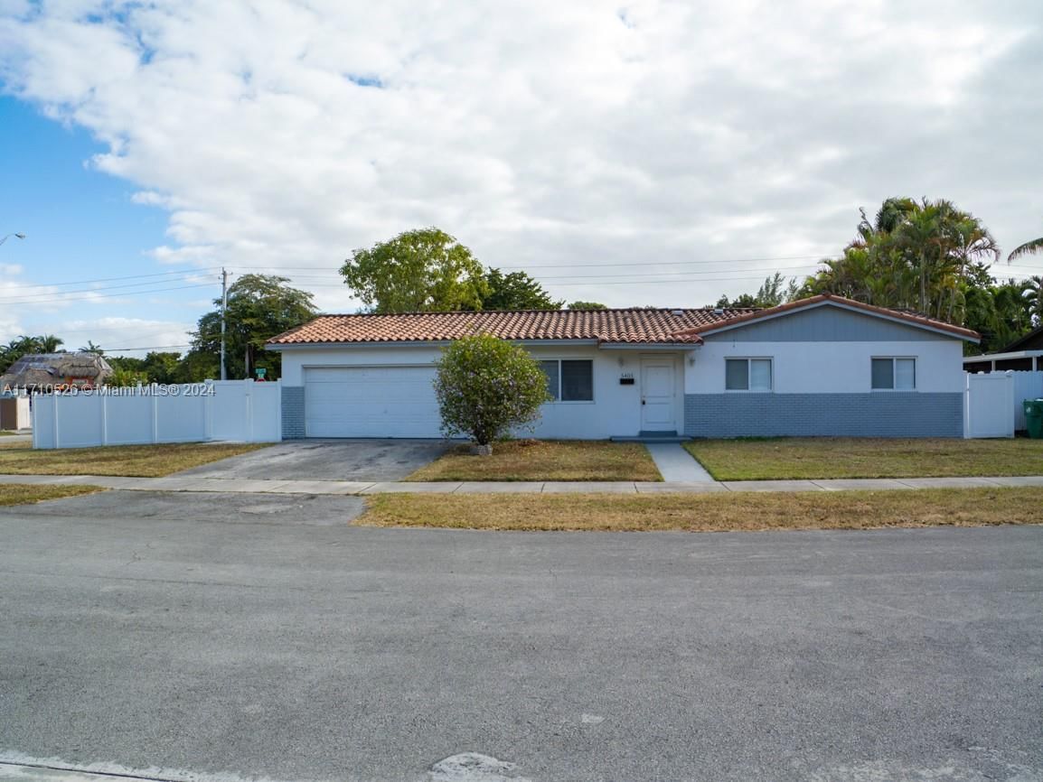 Real estate property located at 5403 127th Ct, Miami-Dade, ROYALE GREEN SEC 3, Miami, FL