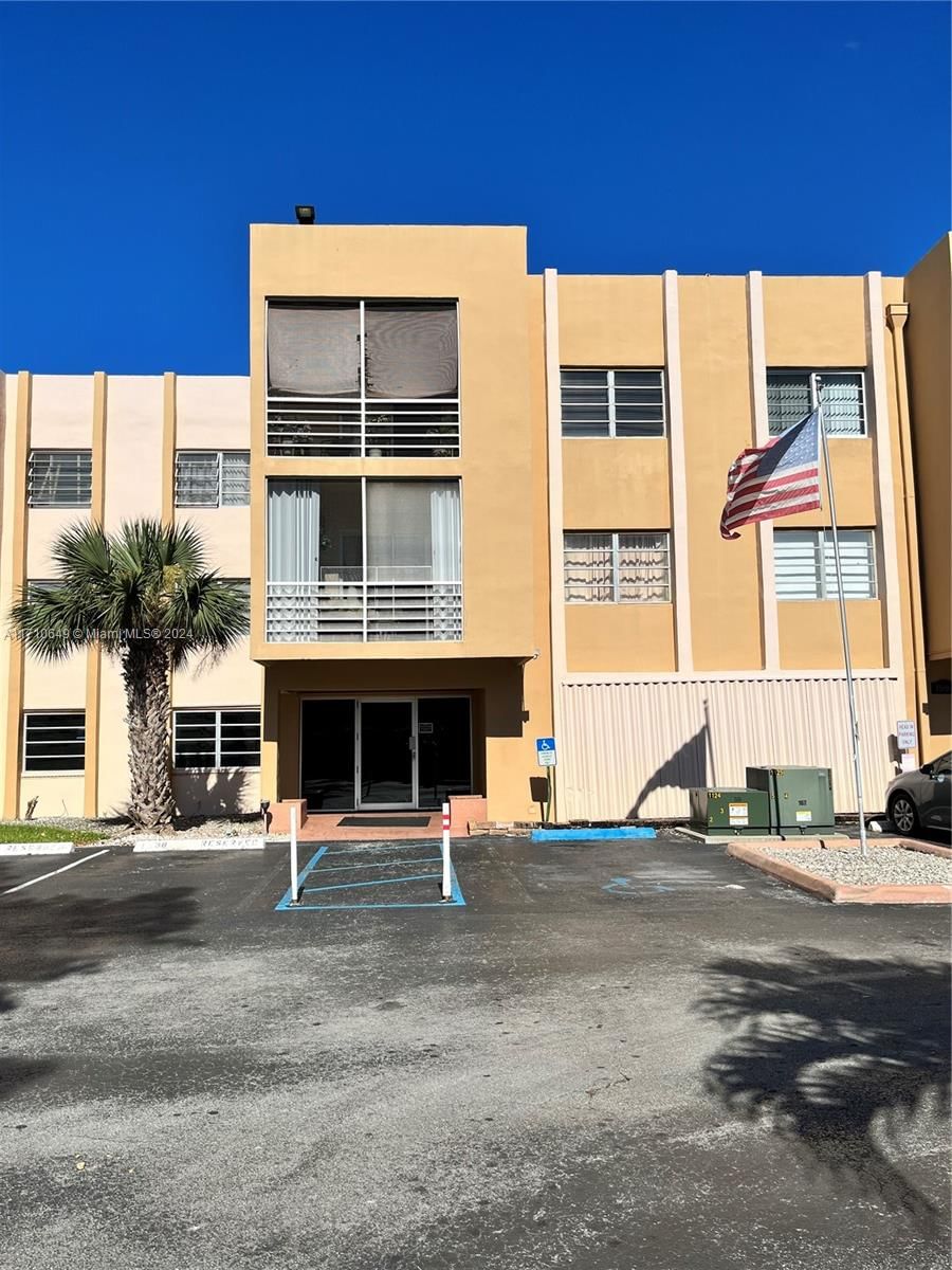 Real estate property located at 15888 95th Ave #305, Miami-dade, Palmetto Fairway Condo, Miami, FL