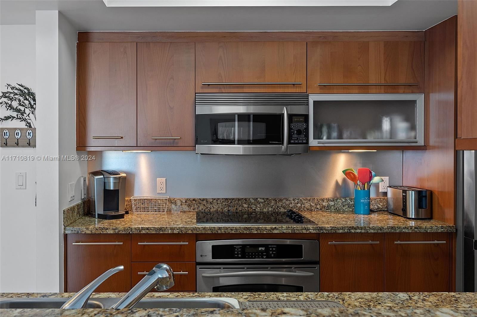 Real estate property located at 110 Washington Ave #1714, Miami-dade, The Cosmopolitan Residence, Miami Beach, FL