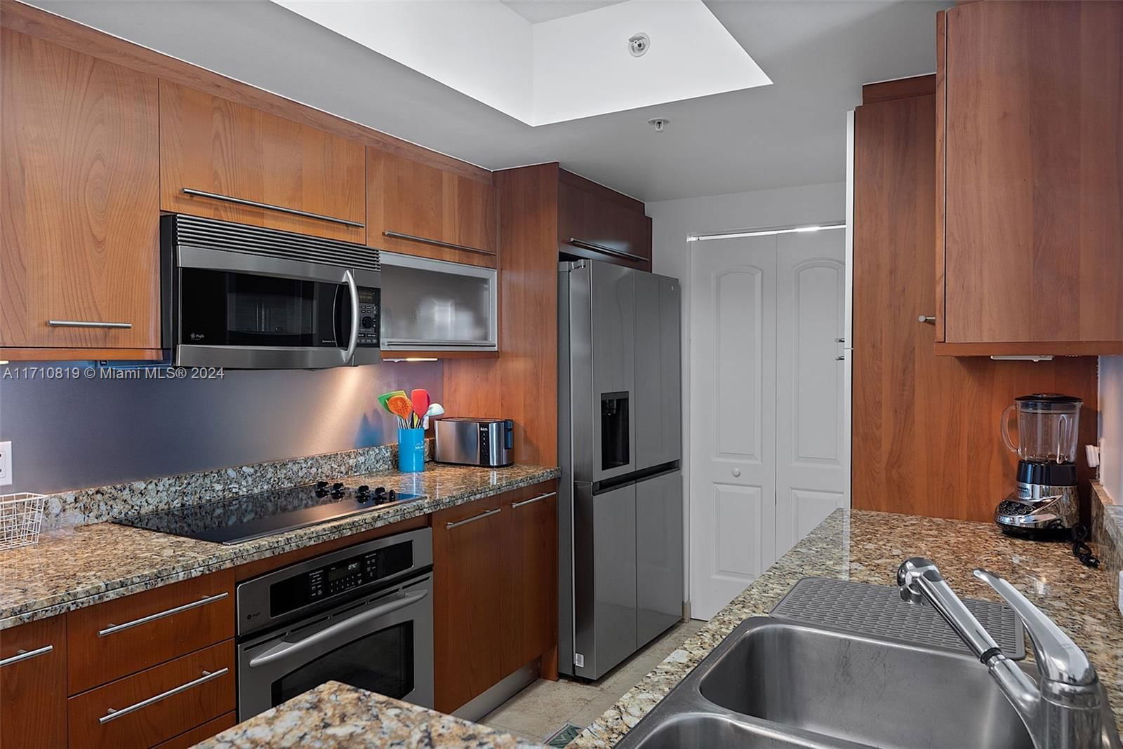 Real estate property located at 110 Washington Ave #1714, Miami-dade, The Cosmopolitan Residence, Miami Beach, FL