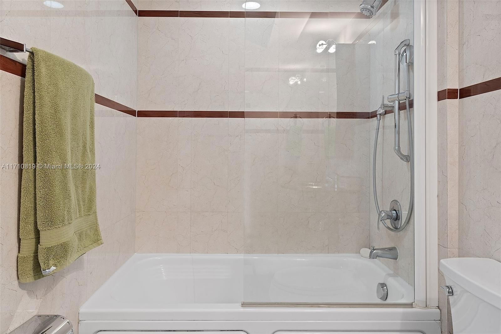 Real estate property located at 110 Washington Ave #1714, Miami-dade, The Cosmopolitan Residence, Miami Beach, FL