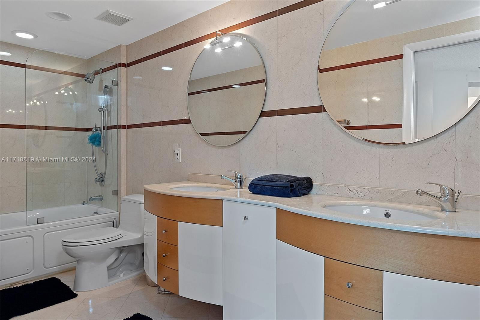 Real estate property located at 110 Washington Ave #1714, Miami-dade, The Cosmopolitan Residence, Miami Beach, FL