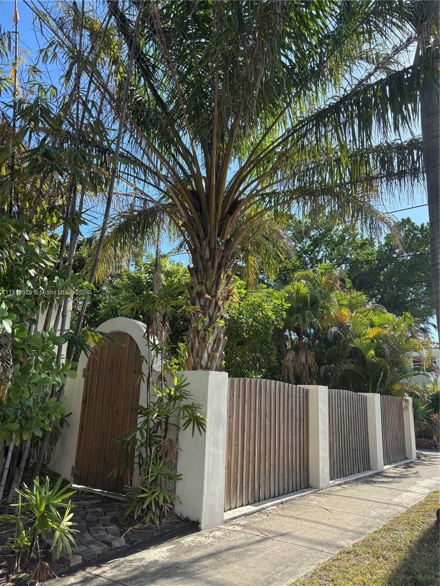 Real estate property located at 405 16th Ave, Broward, Hollywood, Hollywood, FL