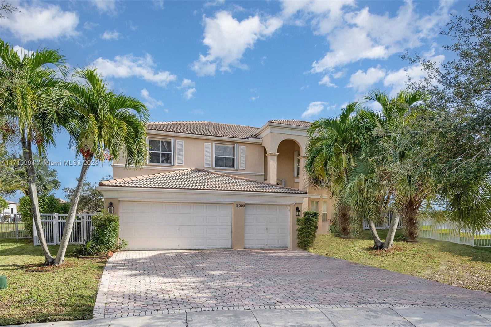 Real estate property located at 16000 49th Ct, Broward, RIVIERA ISLES II, Miramar, FL