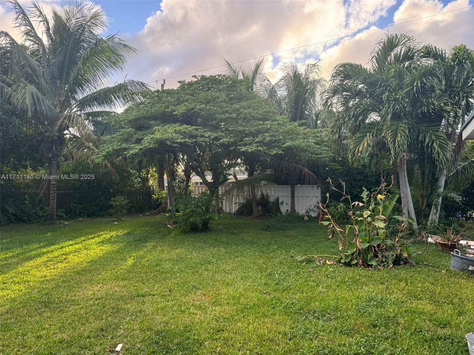 Real estate property located at 19900 87th Ave, Miami-dade, Cutler Ridge Pines, Cutler Bay, FL