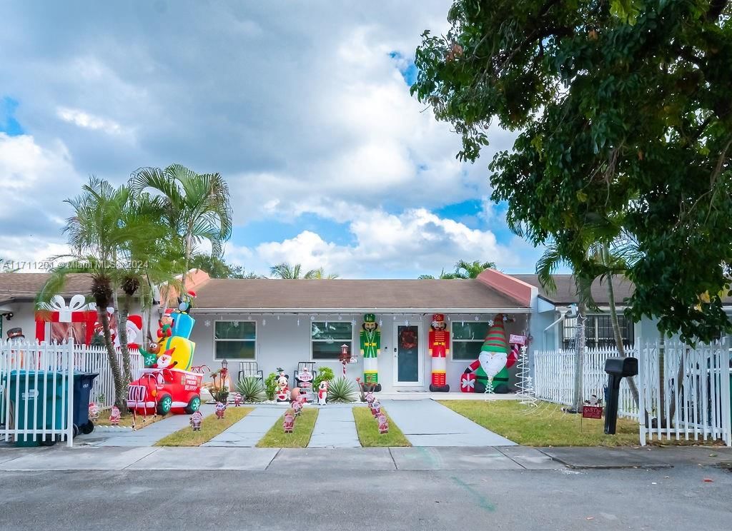 Real estate property located at 4967 129th Ct, Miami-Dade, ROYALE GREEN TOWNHOUSE SE, Miami, FL