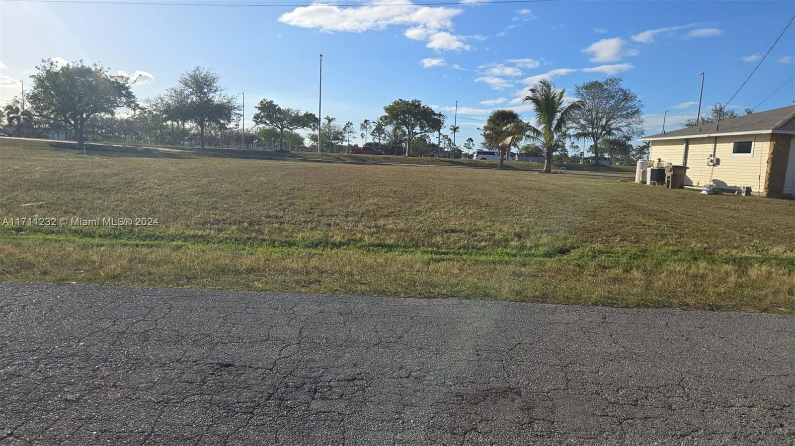 Real estate property located at 1418 NE, Lee, Cape Coral, Cape Coral, FL