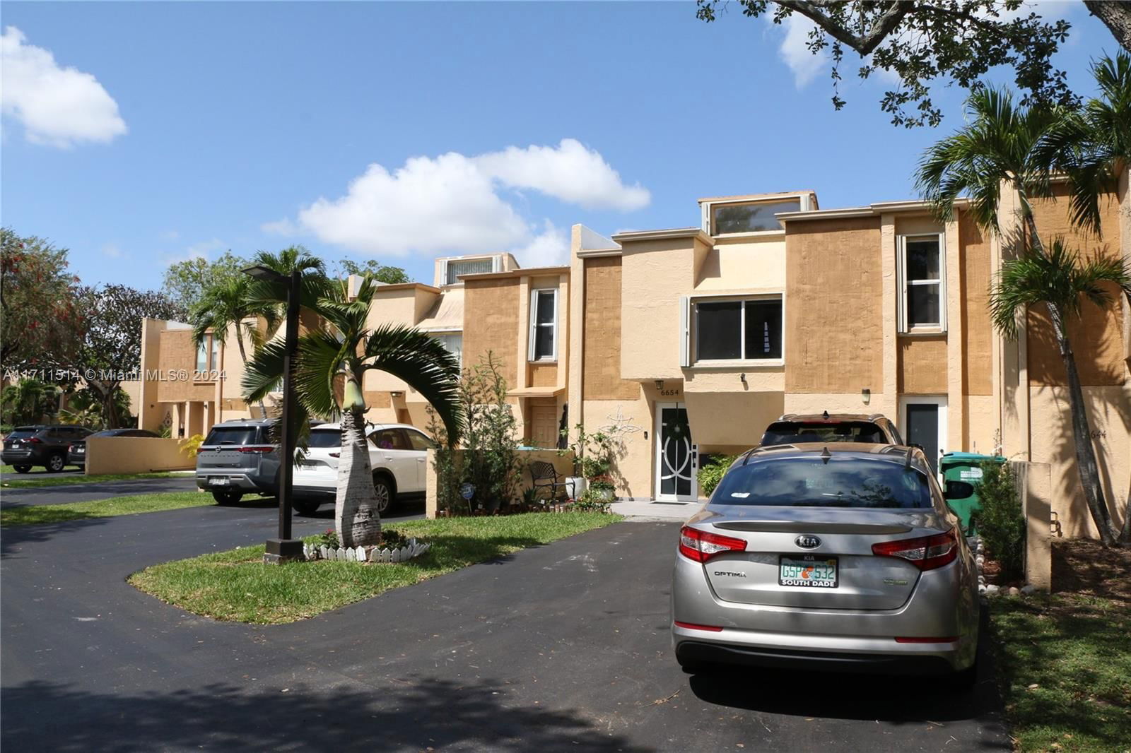 Real estate property located at , Miami-Dade, THE TWINS, Miami, FL