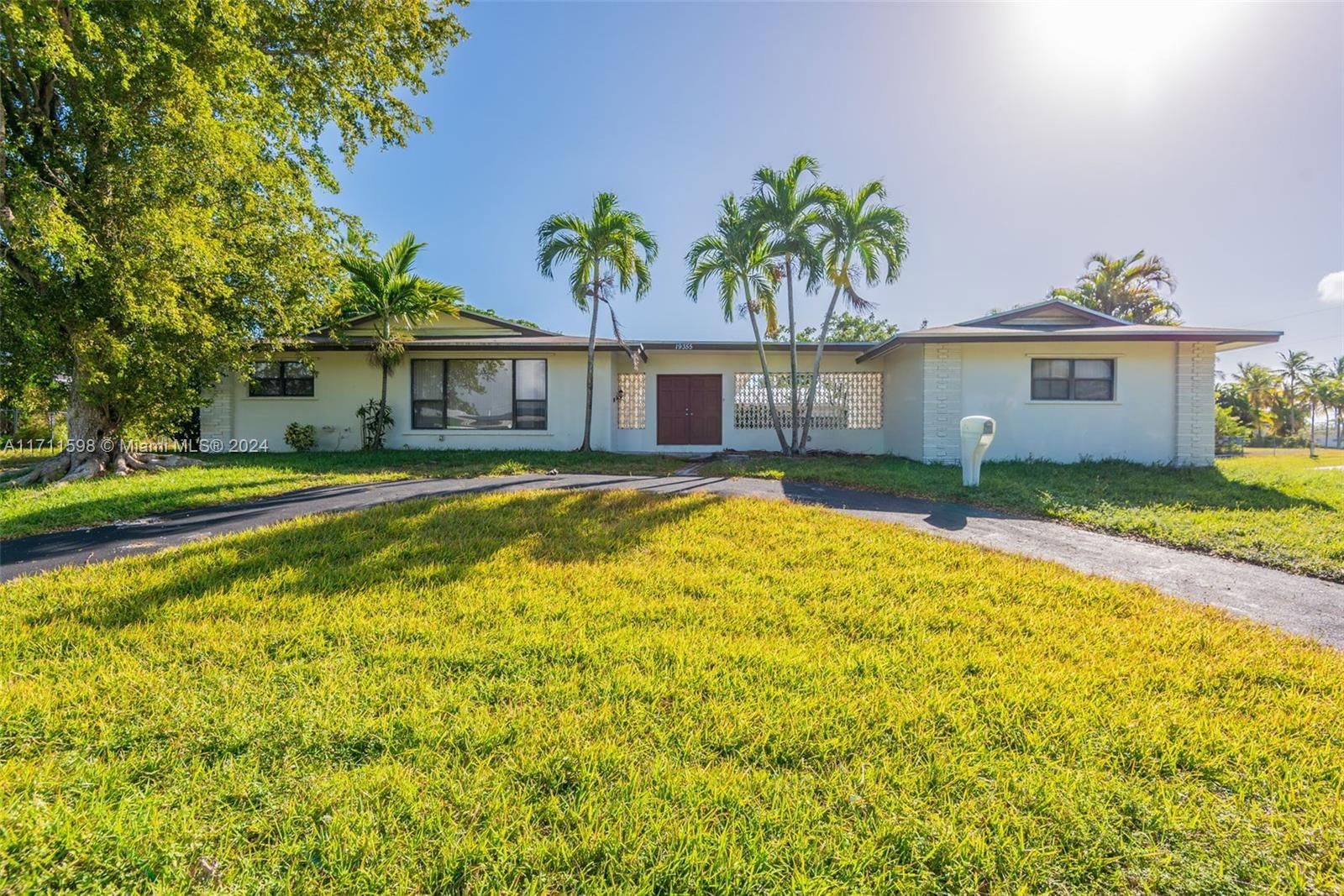 Real estate property located at 19355 88th Ct, Miami-Dade, WHISPERING PINES ESTATES, Cutler Bay, FL