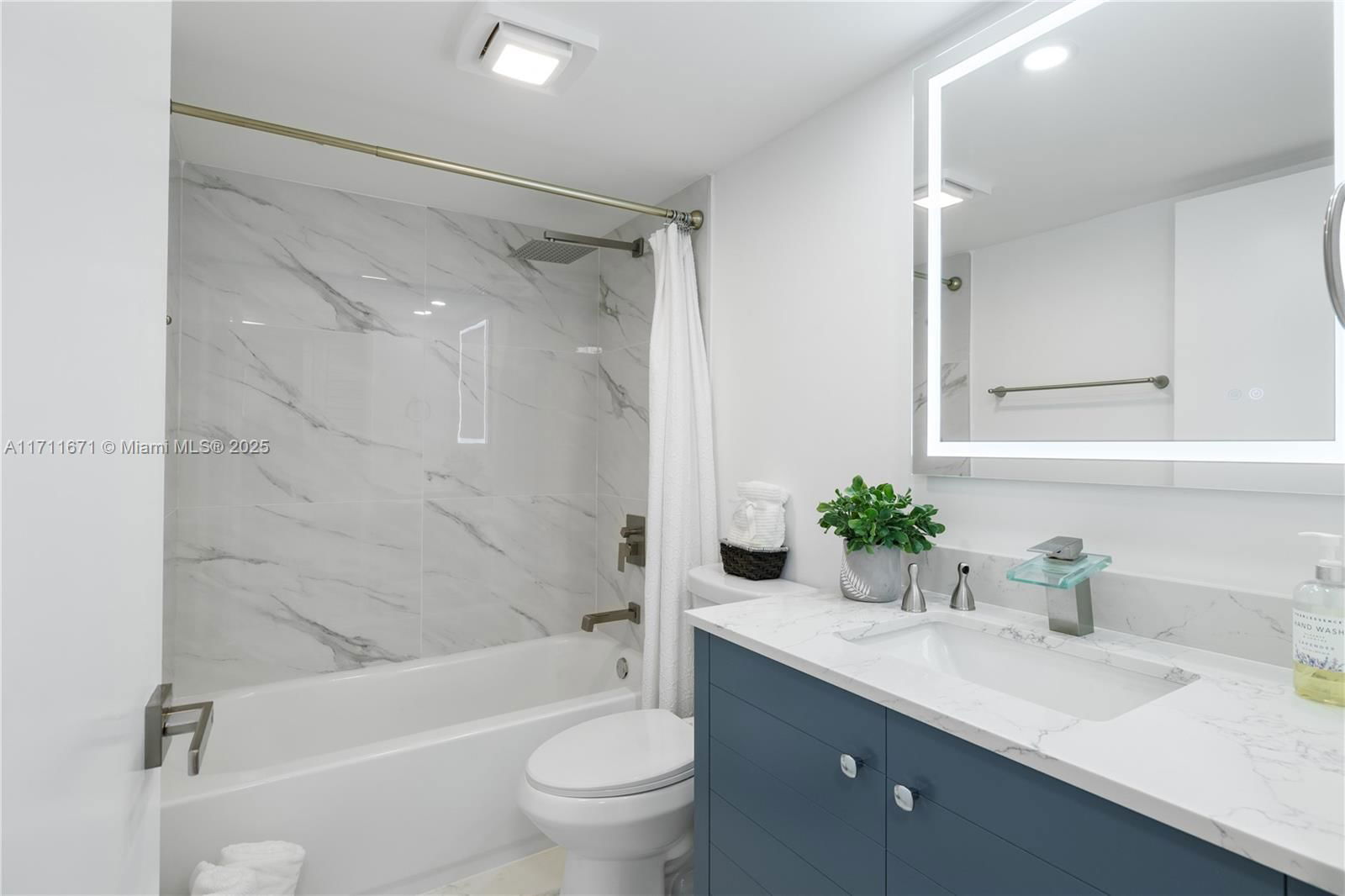 Real estate property located at 13000 15th Ct #111U, Broward, Ivanhoe East At Century V, Pembroke Pines, FL