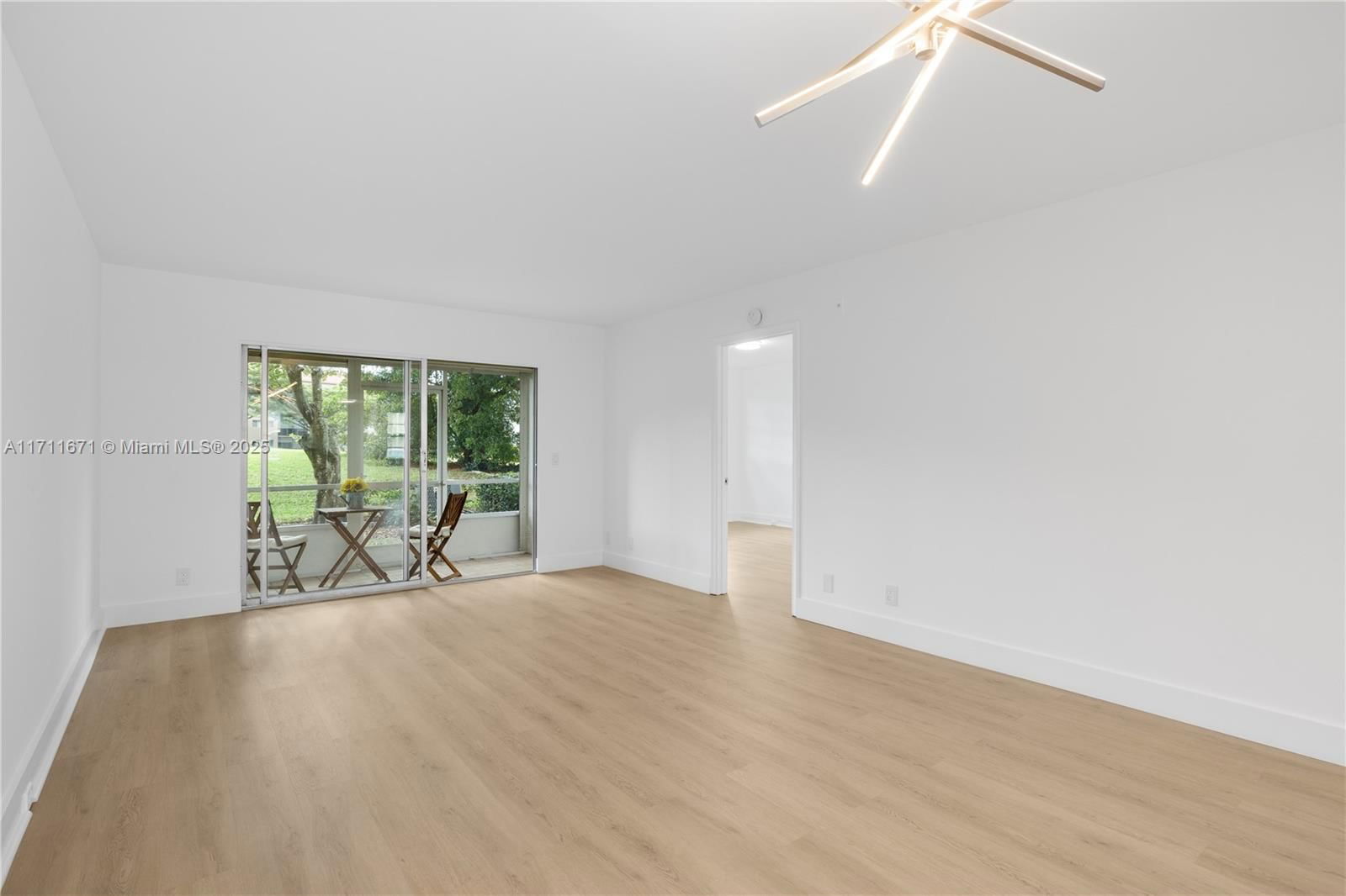 Real estate property located at 13000 15th Ct #111U, Broward, Ivanhoe East At Century V, Pembroke Pines, FL