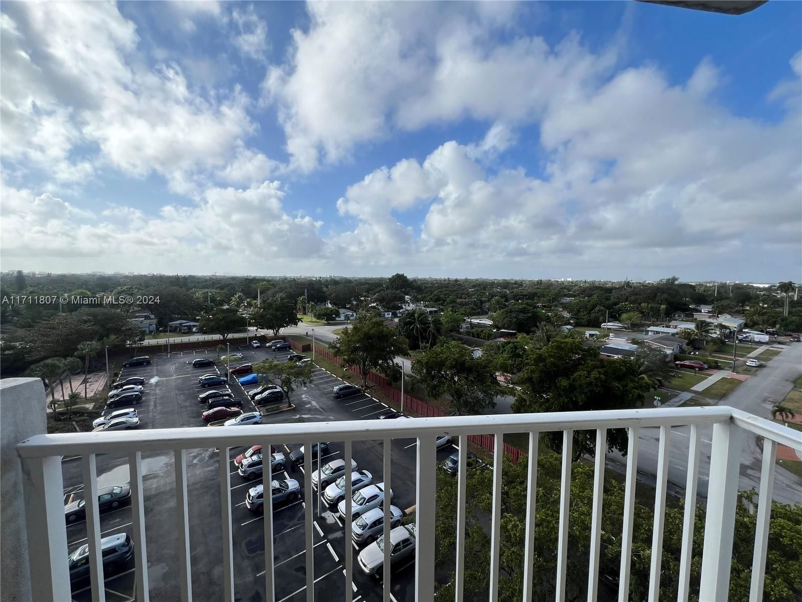 Real estate property located at 1200 Miami Gardens Dr #805W, Miami-Dade, WILSHIRE CONDO, Miami, FL