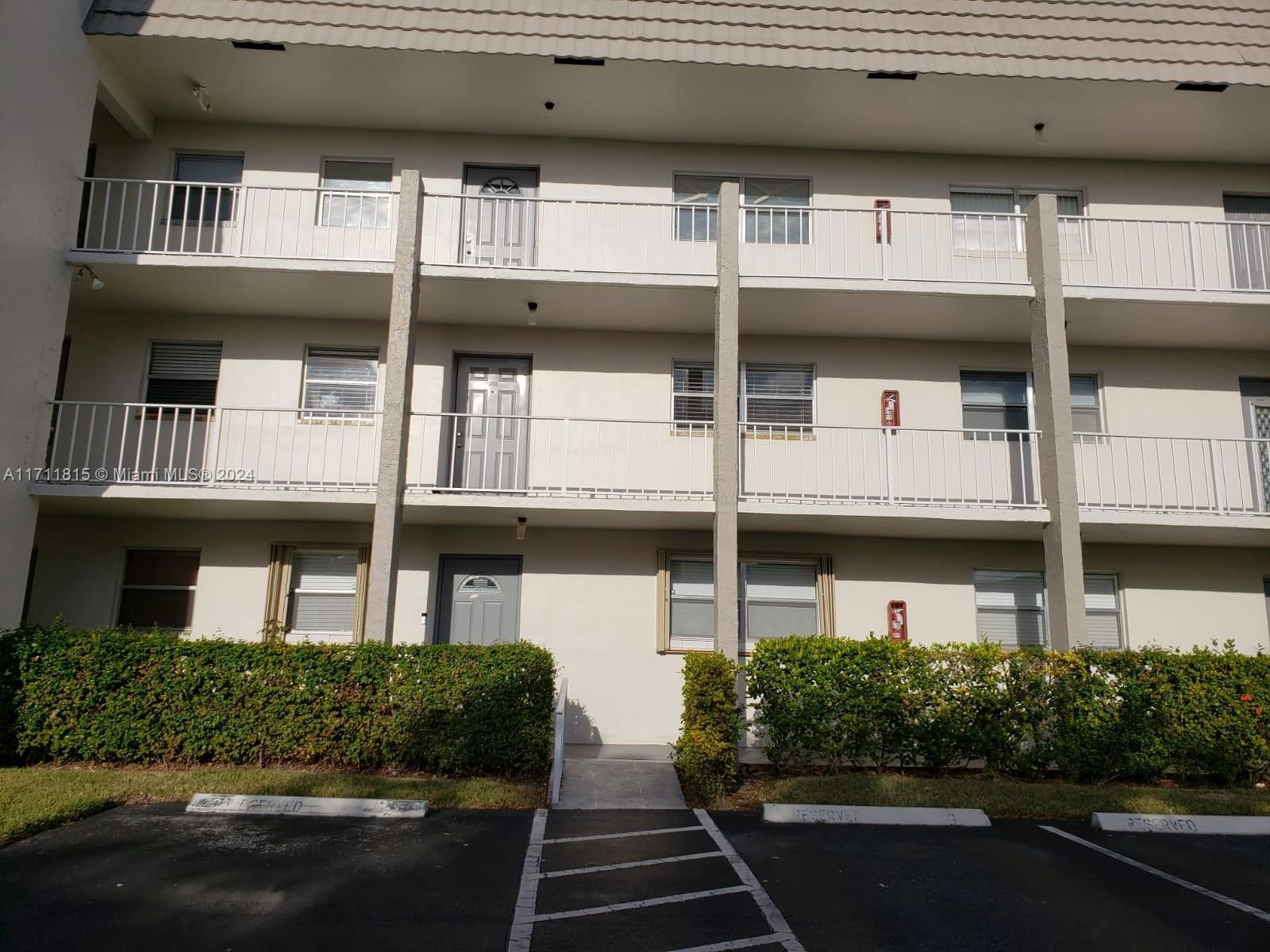 Real estate property located at 8350 Sunrise Lakes Blvd #202, Broward, SUNRISE LAKES 54 CONDO, Sunrise, FL