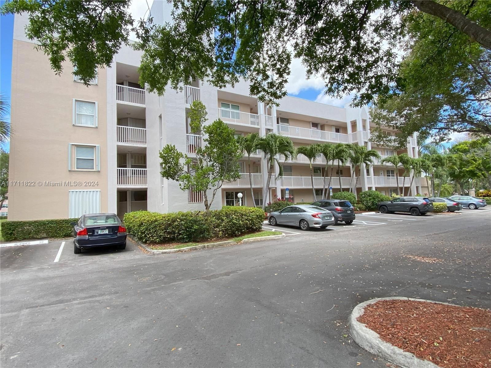 Real estate property located at 2601 Nob Hill Rd #303, Broward, SUNRISE LAKES 201 CONDO, Sunrise, FL