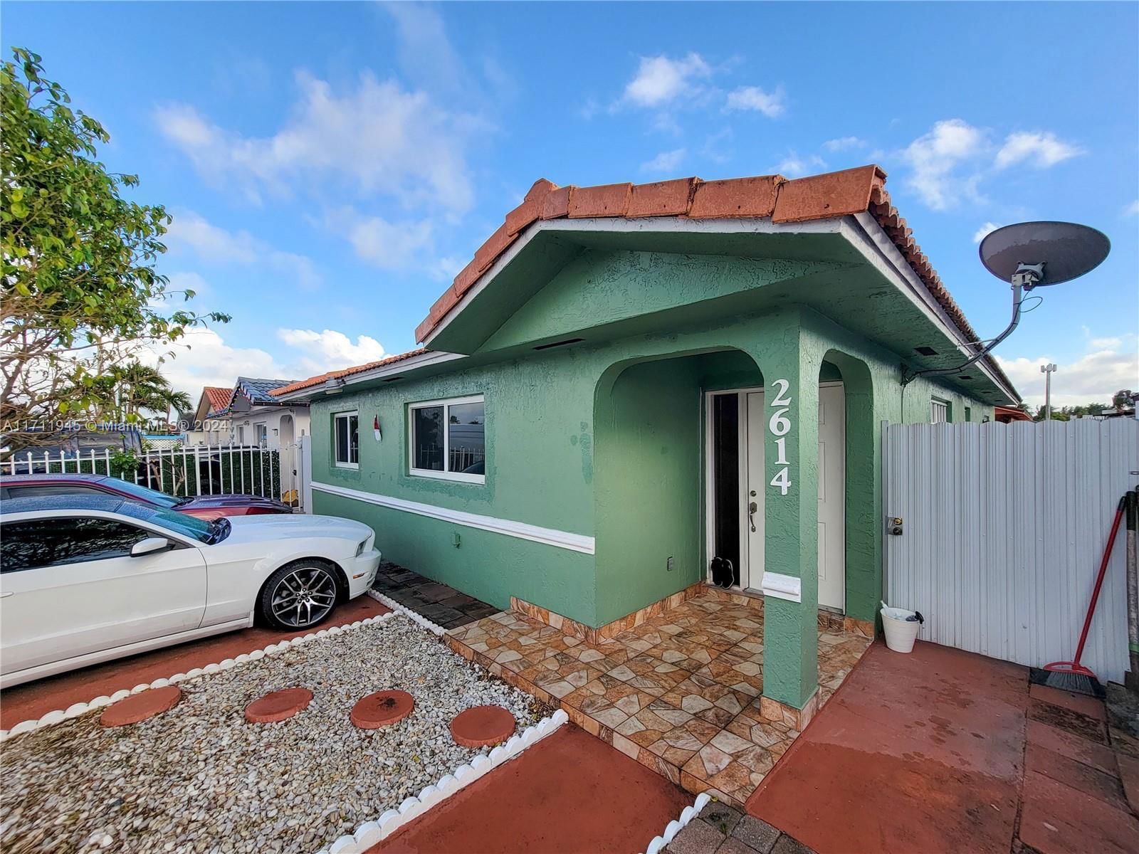 Real estate property located at 2614 71st Pl, Miami-Dade, ROBLES GARDENS, Hialeah, FL