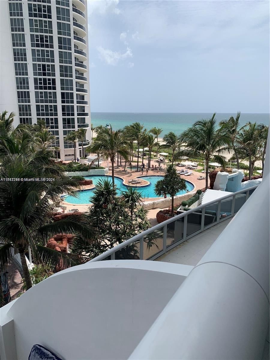 Real estate property located at 18101 Collins Ave #606, Miami-Dade, TRUMP PALACE CONDO, Sunny Isles Beach, FL