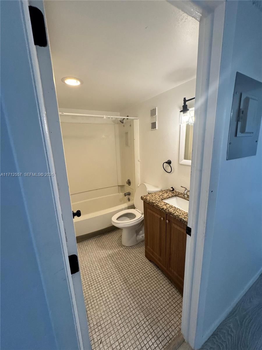 Real estate property located at 4241 19th St #170, Broward, Wood Hue Iii Condo, Lauderhill, FL