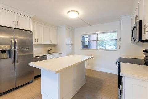 Real estate property located at 7000 Nova Dr #202E, Broward, Nova Gardens Condo, Davie, FL