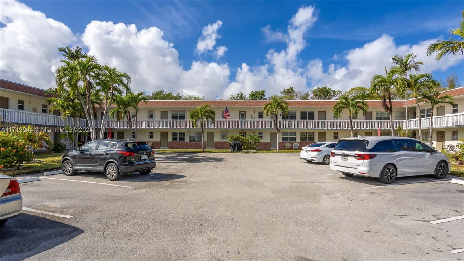 Real estate property located at 1554 12th Ct #11B, Broward, CRYSTAL COURT MANOR NO 14, Hollywood, FL