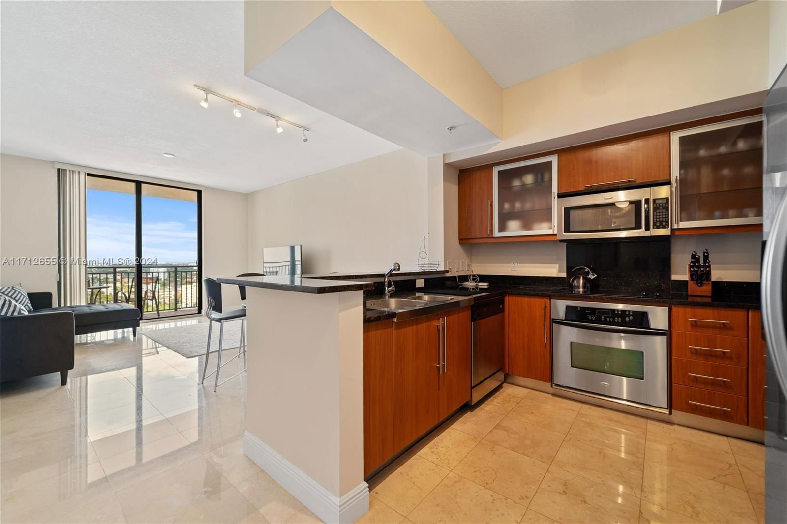 Real estate property located at 888 Douglas Rd #1413, Miami-Dade, PUERTA DE PALMAS CONDO, Coral Gables, FL