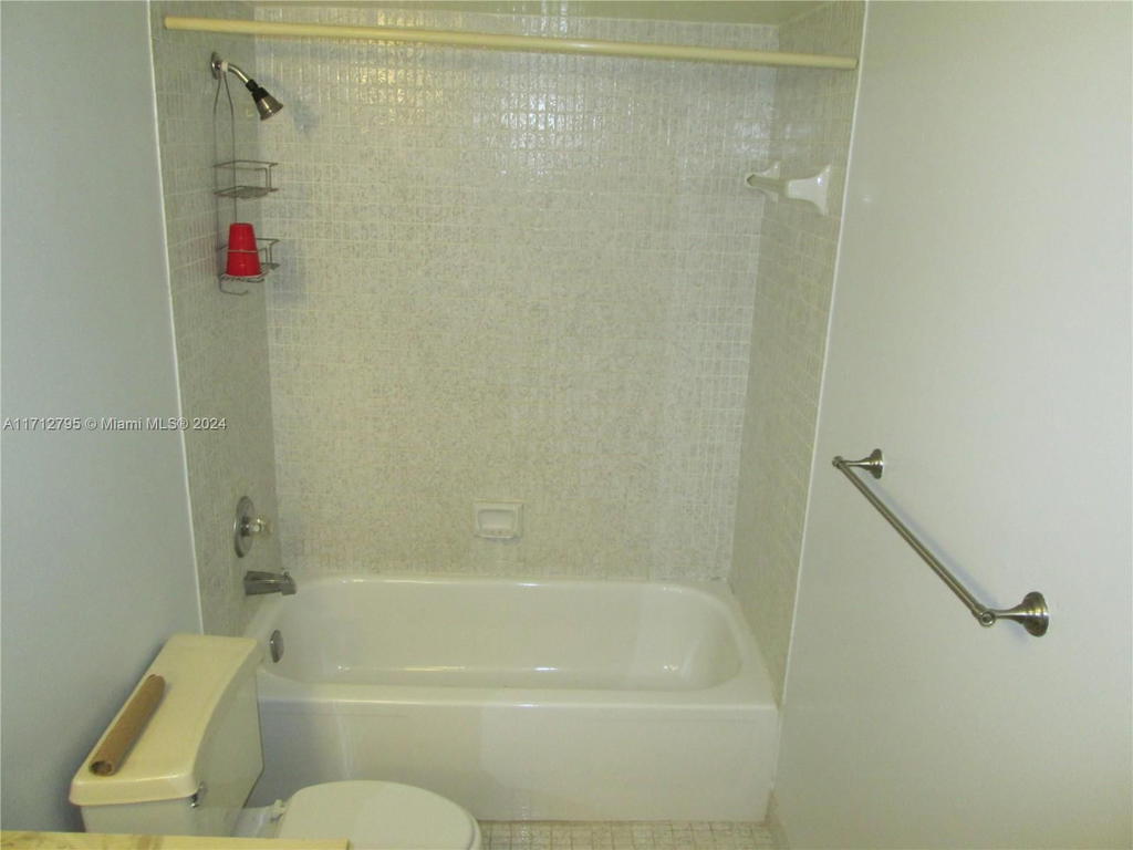 Real estate property located at 290 174th St #404, Miami-dade, Winston Towers 700 Condo, Sunny Isles Beach, FL