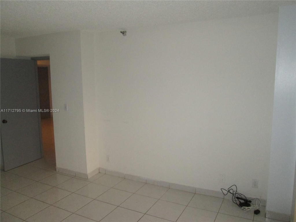Real estate property located at 290 174th St #404, Miami-dade, Winston Towers 700 Condo, Sunny Isles Beach, FL
