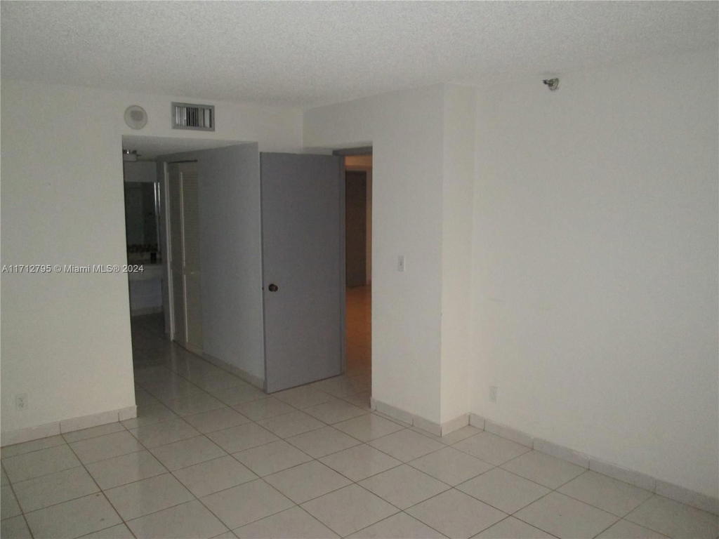 Real estate property located at 290 174th St #404, Miami-dade, Winston Towers 700 Condo, Sunny Isles Beach, FL