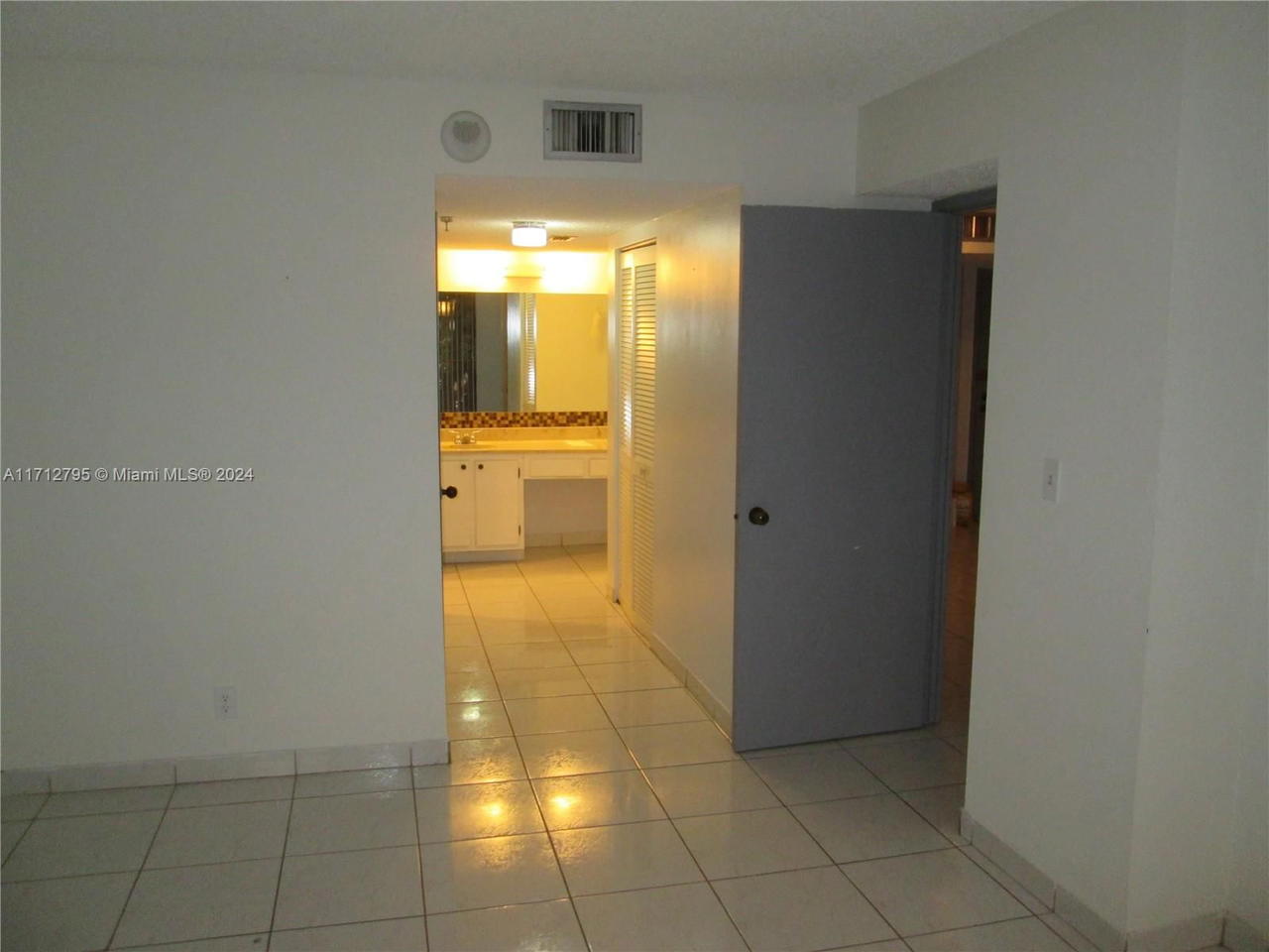 Real estate property located at 290 174th St #404, Miami-dade, Winston Towers 700 Condo, Sunny Isles Beach, FL