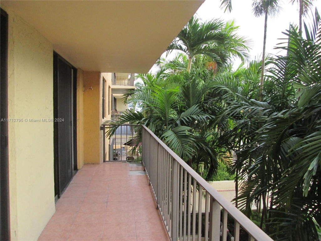 Real estate property located at 290 174th St #404, Miami-dade, Winston Towers 700 Condo, Sunny Isles Beach, FL