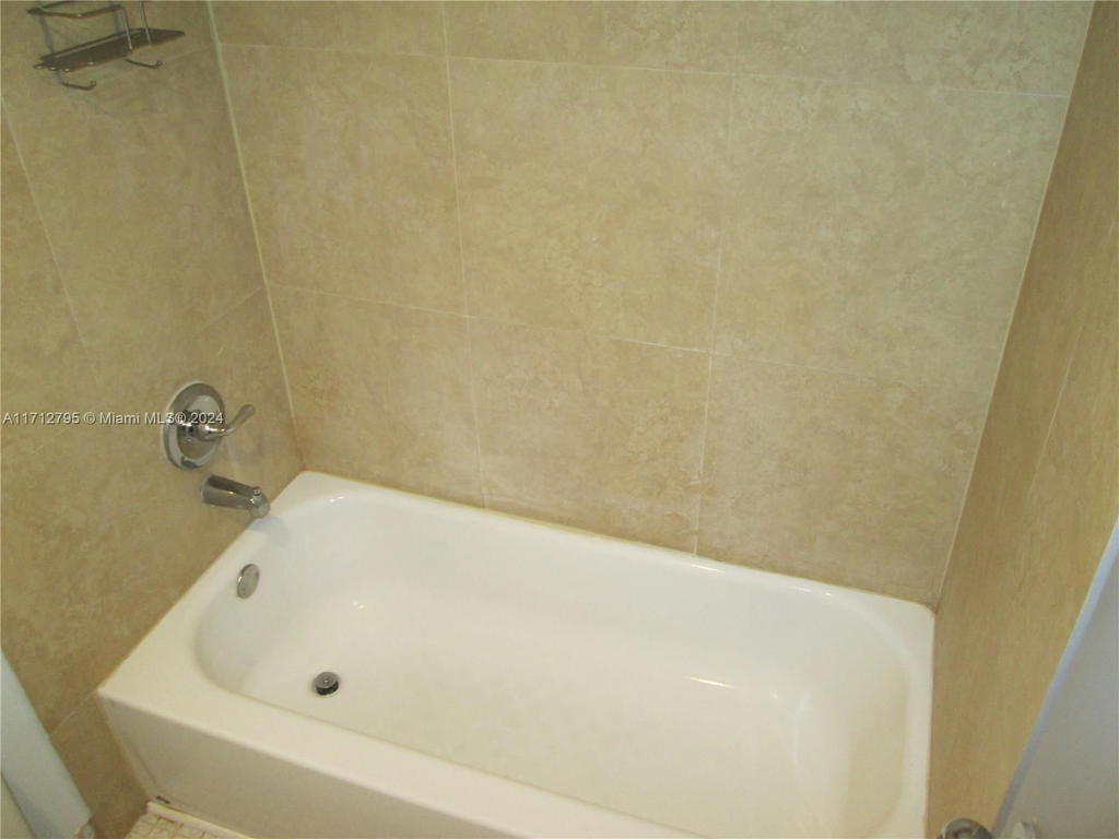 Real estate property located at 290 174th St #404, Miami-dade, Winston Towers 700 Condo, Sunny Isles Beach, FL