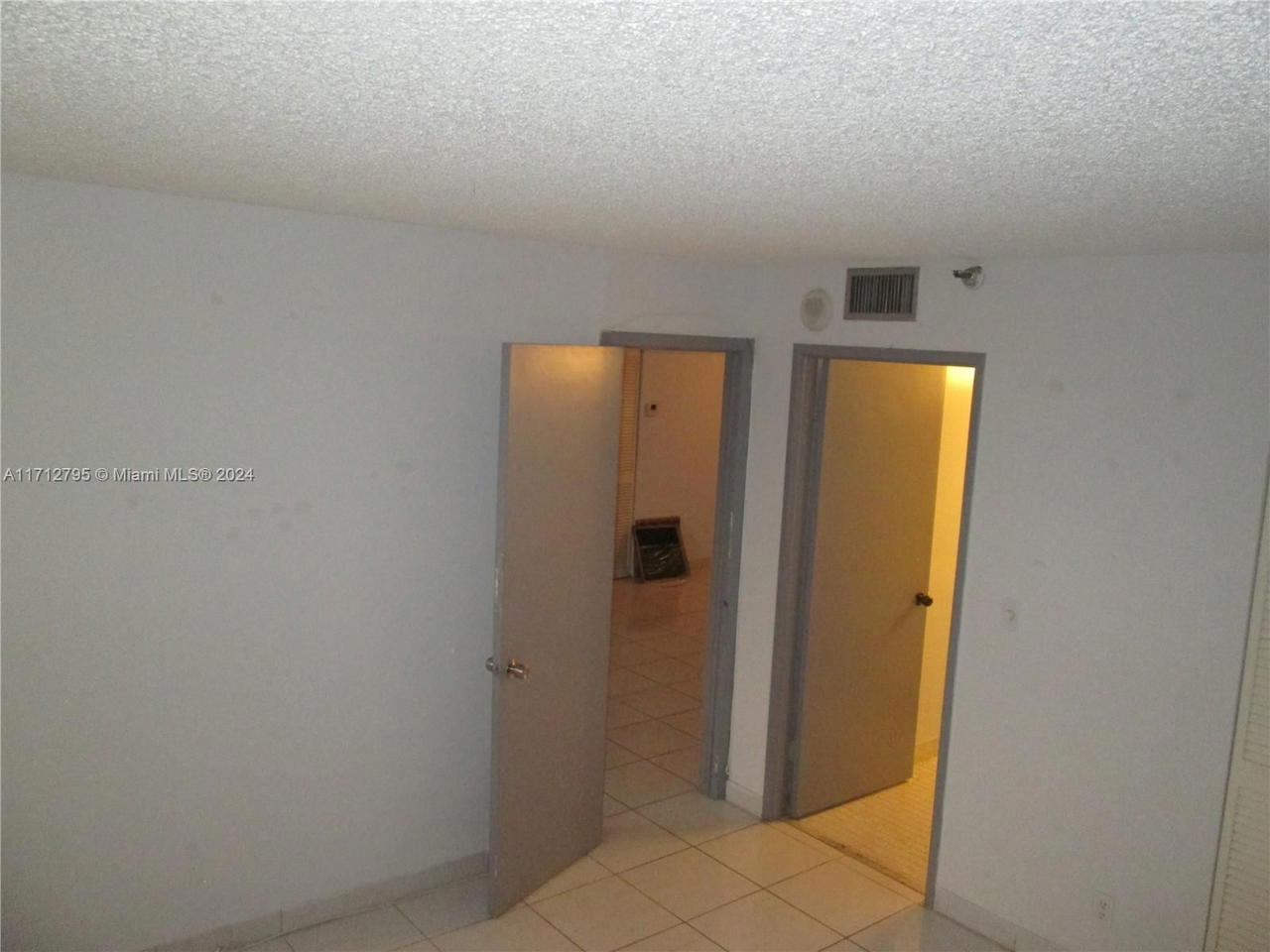 Real estate property located at 290 174th St #404, Miami-dade, Winston Towers 700 Condo, Sunny Isles Beach, FL