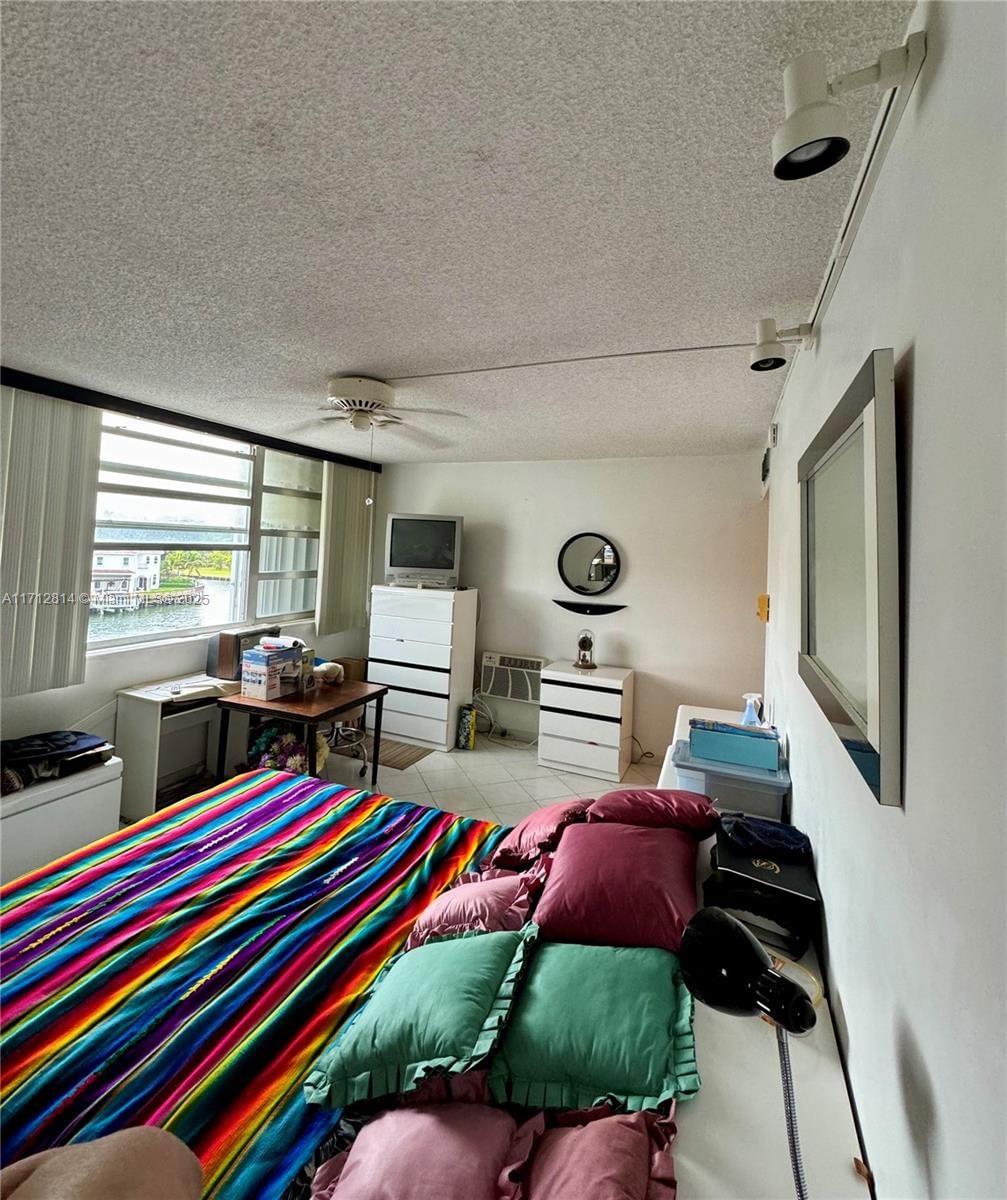 Real estate property located at 1400 Ocean Dr #506, Broward, Trafalgar Towers Condomin, Hollywood, FL
