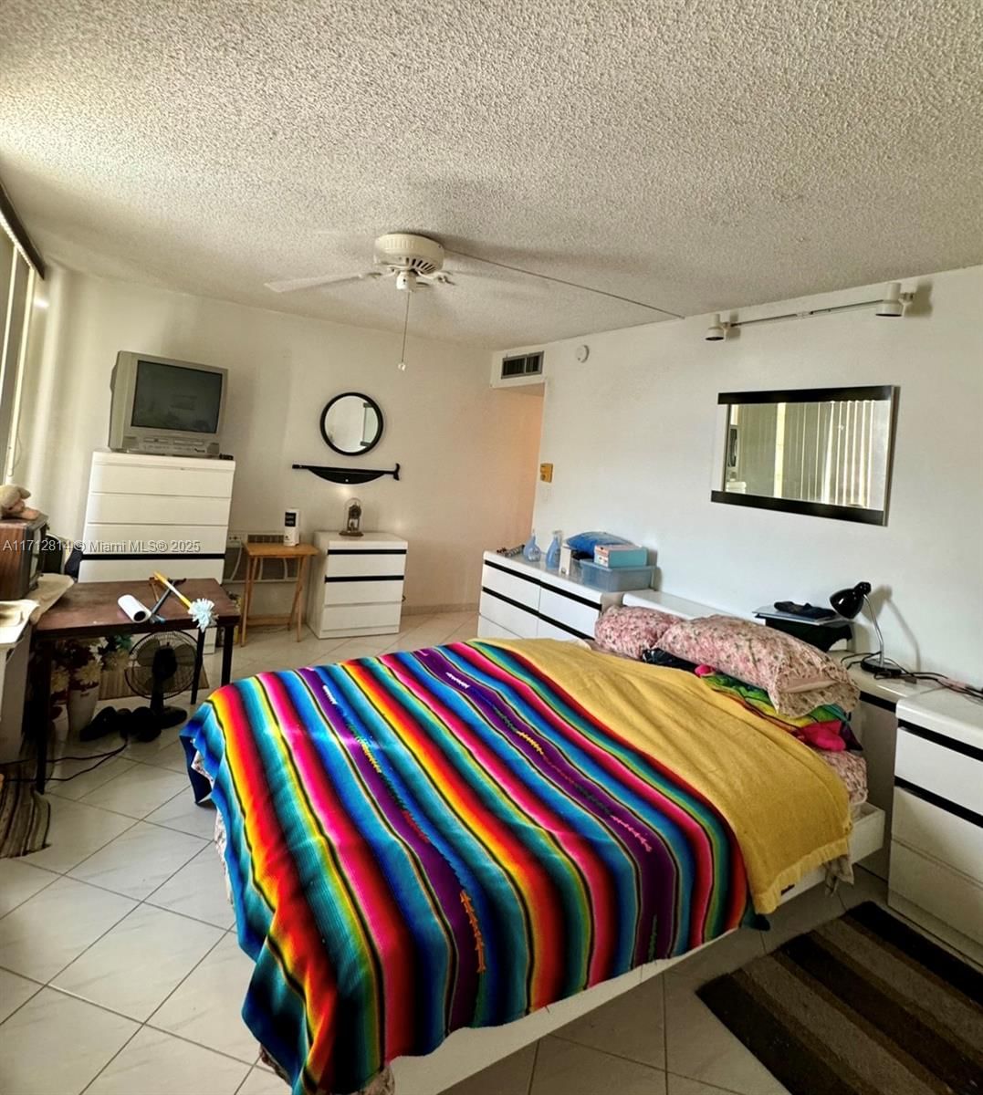 Real estate property located at 1400 Ocean Dr #506, Broward, Trafalgar Towers Condomin, Hollywood, FL