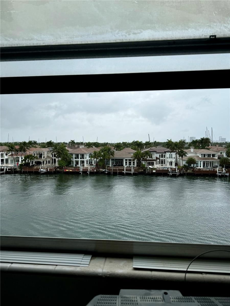 Real estate property located at 1400 Ocean Dr #506, Broward, Trafalgar Towers Condomin, Hollywood, FL